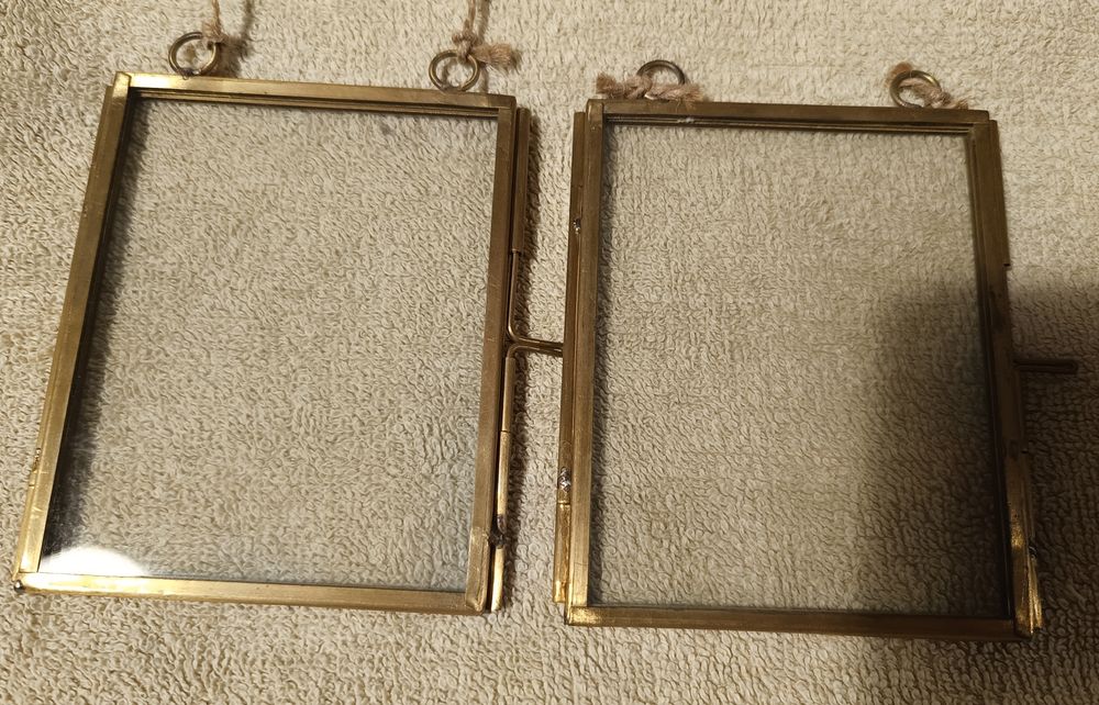 Szklane ramki metalowe na zdjęcia wiszące