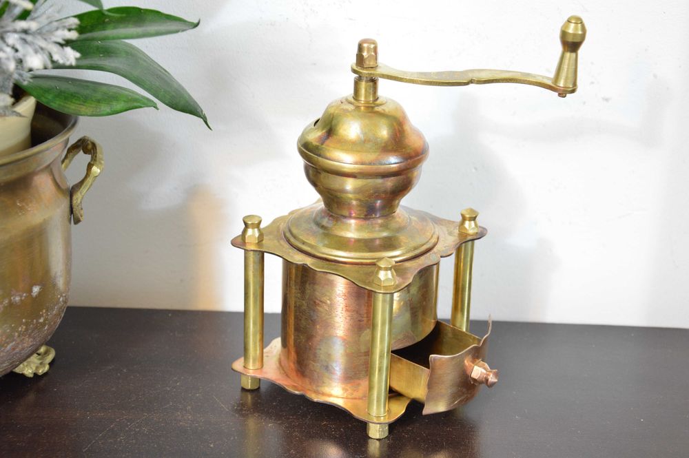 mosiężny ręczny MŁYNEK do kawy b. stary