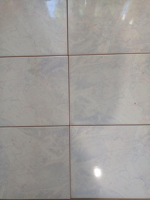 Продам керамічну плитку.