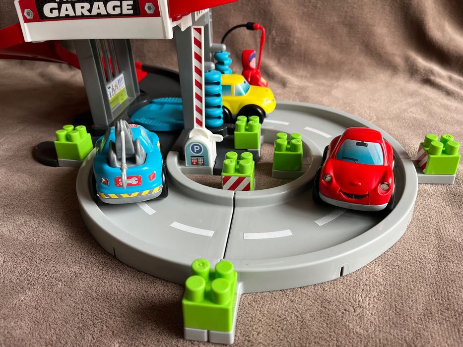 Garagem com oficina e lavagem para brincar