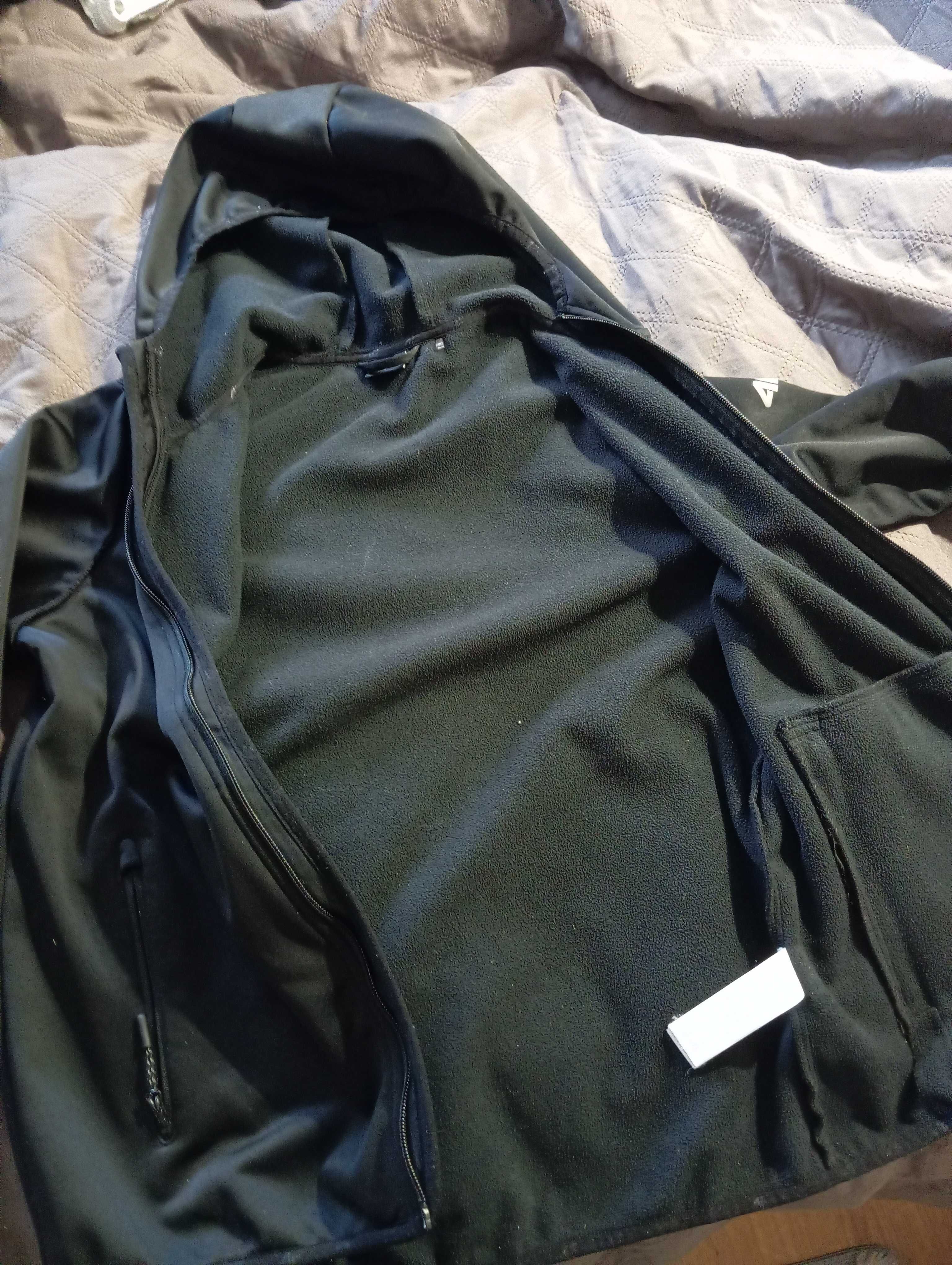 Softshell 4 f w kolorze czarnym