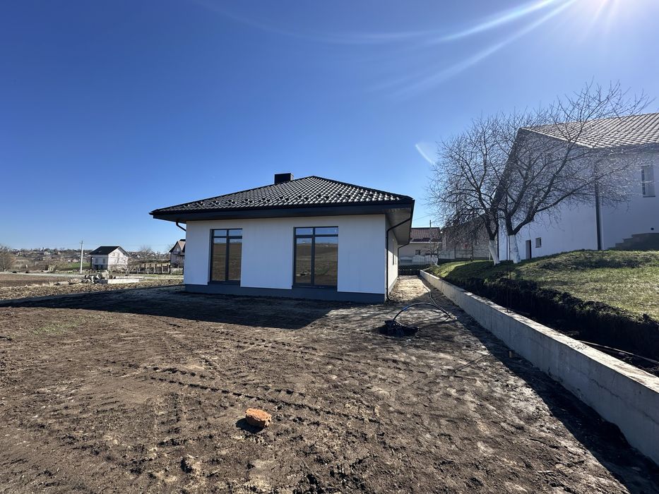 Продаж нового будинку біля школи Обарів