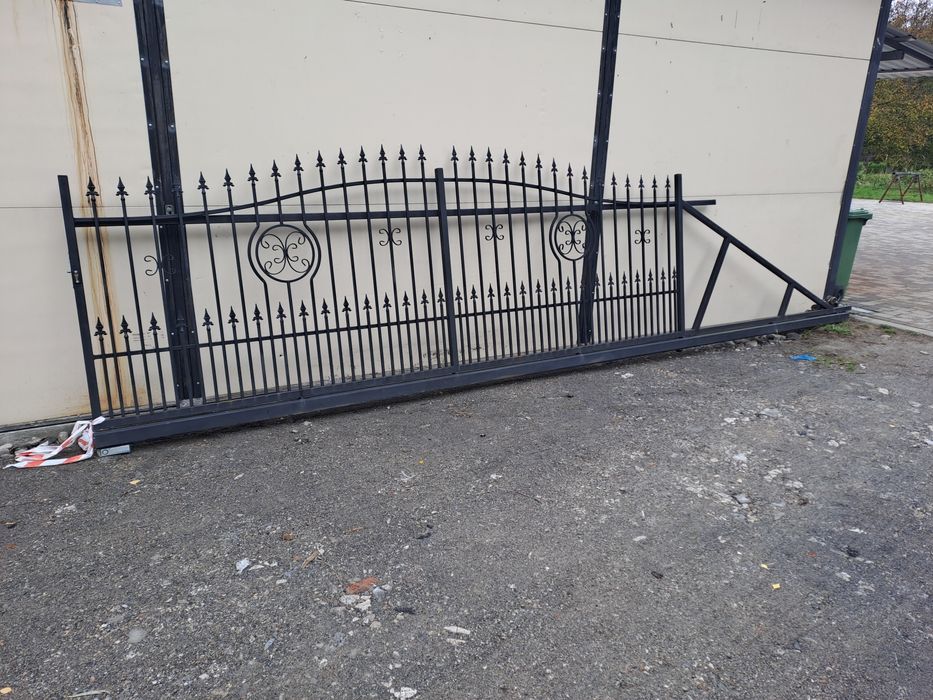 Brama przesuwna o szerokości 4m