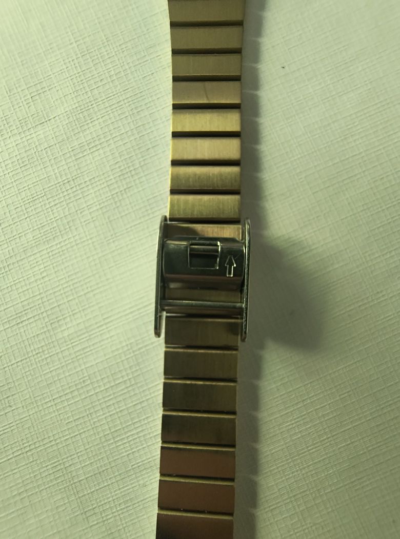 Zegarek cyfrowy Casio złoty oldschool