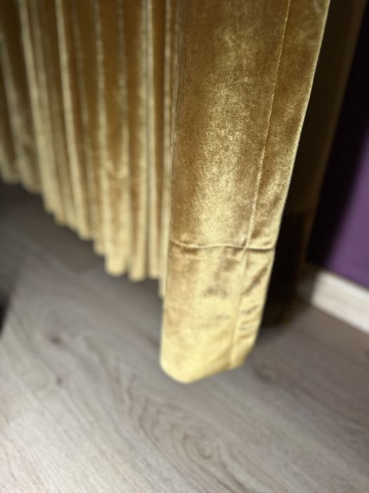 Cortina de Veludo Dourada com Varão – Elegante