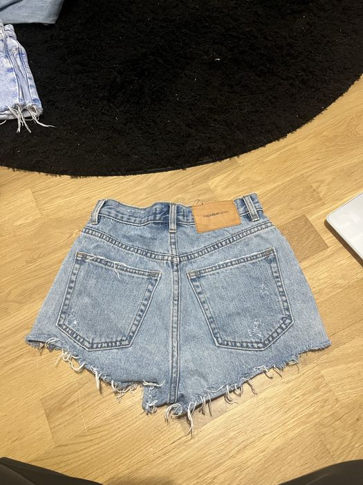 Spodenki jeansowe z przetarciami