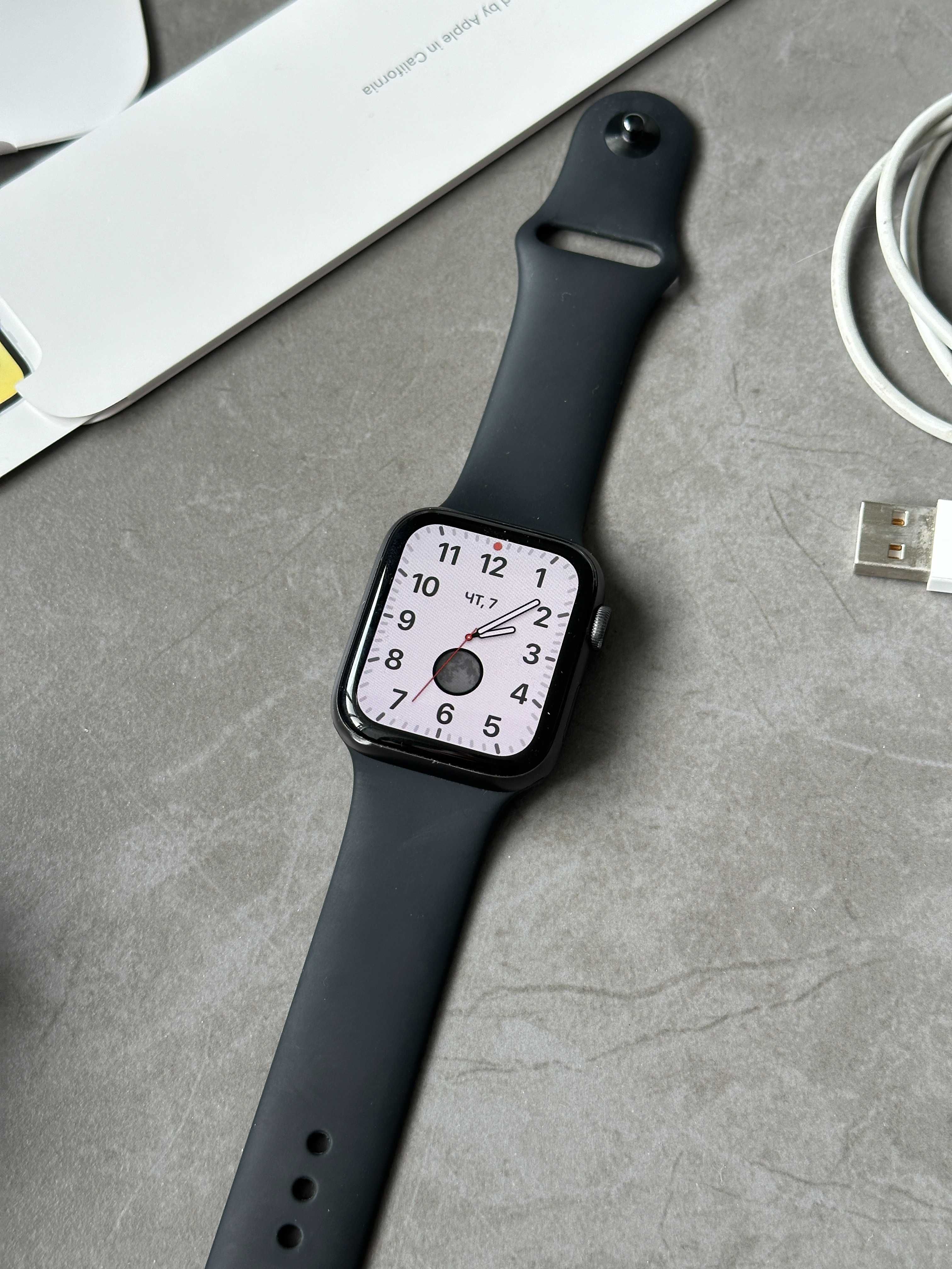 Apple Watch Series 5 Space Grey Aluminum Case 44mm (87% акум)