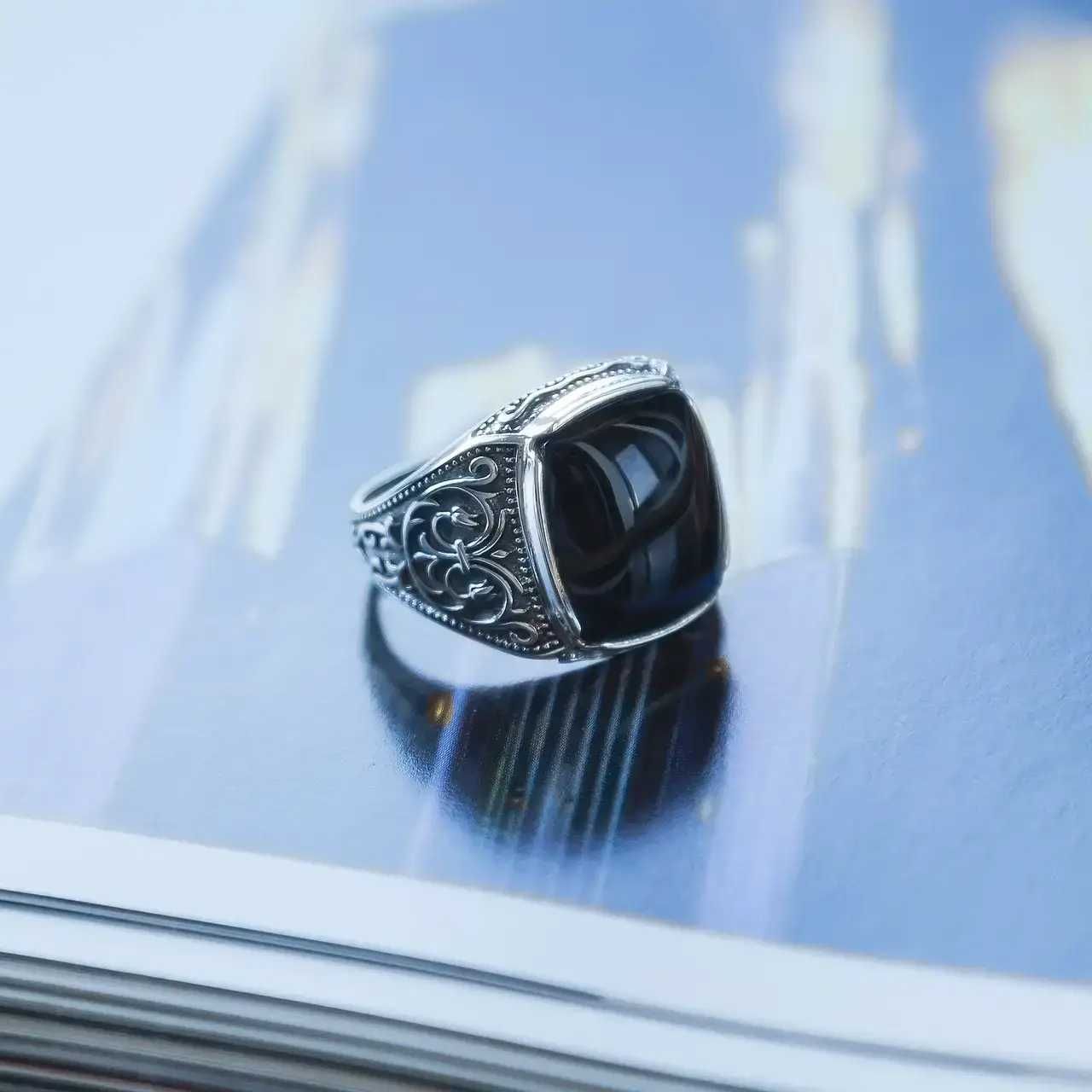 Мужской перстень серебряный с черным квадратным ониксом