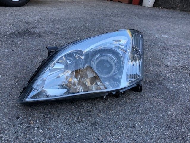 TOYOTA E12 - Farois Com Projector Olho de BOI