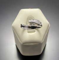 Srebrny pierścionek z cyrkonią Ag925 r18