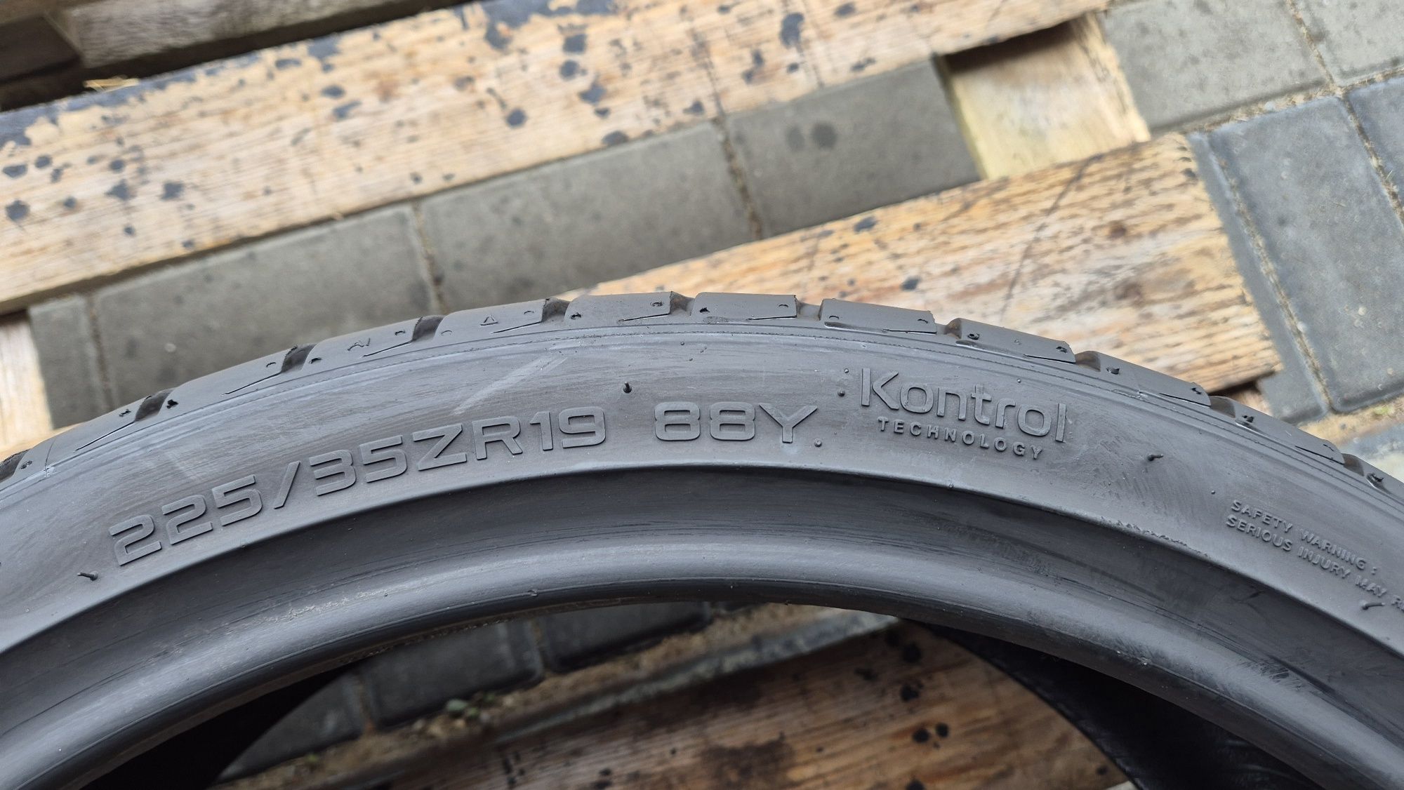 225/35/19 88Y Hankook V12 evo 2 6mm