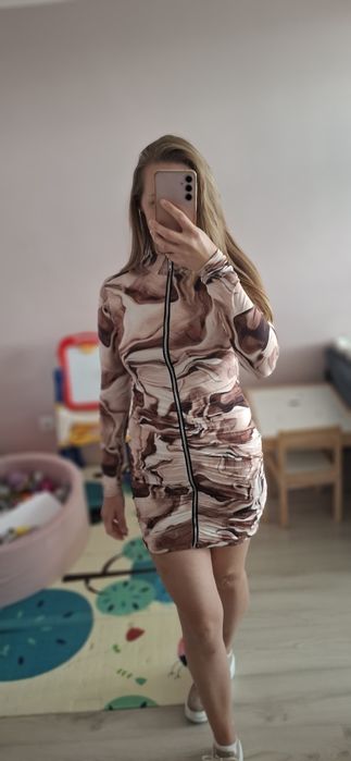Nowa sukienka PrettyLittleThing uniwersalna na długi rękaw M 38