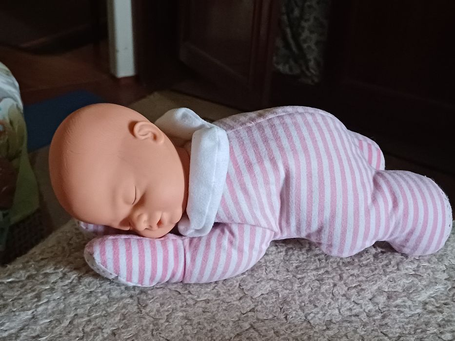 Сплячий музичний пупс