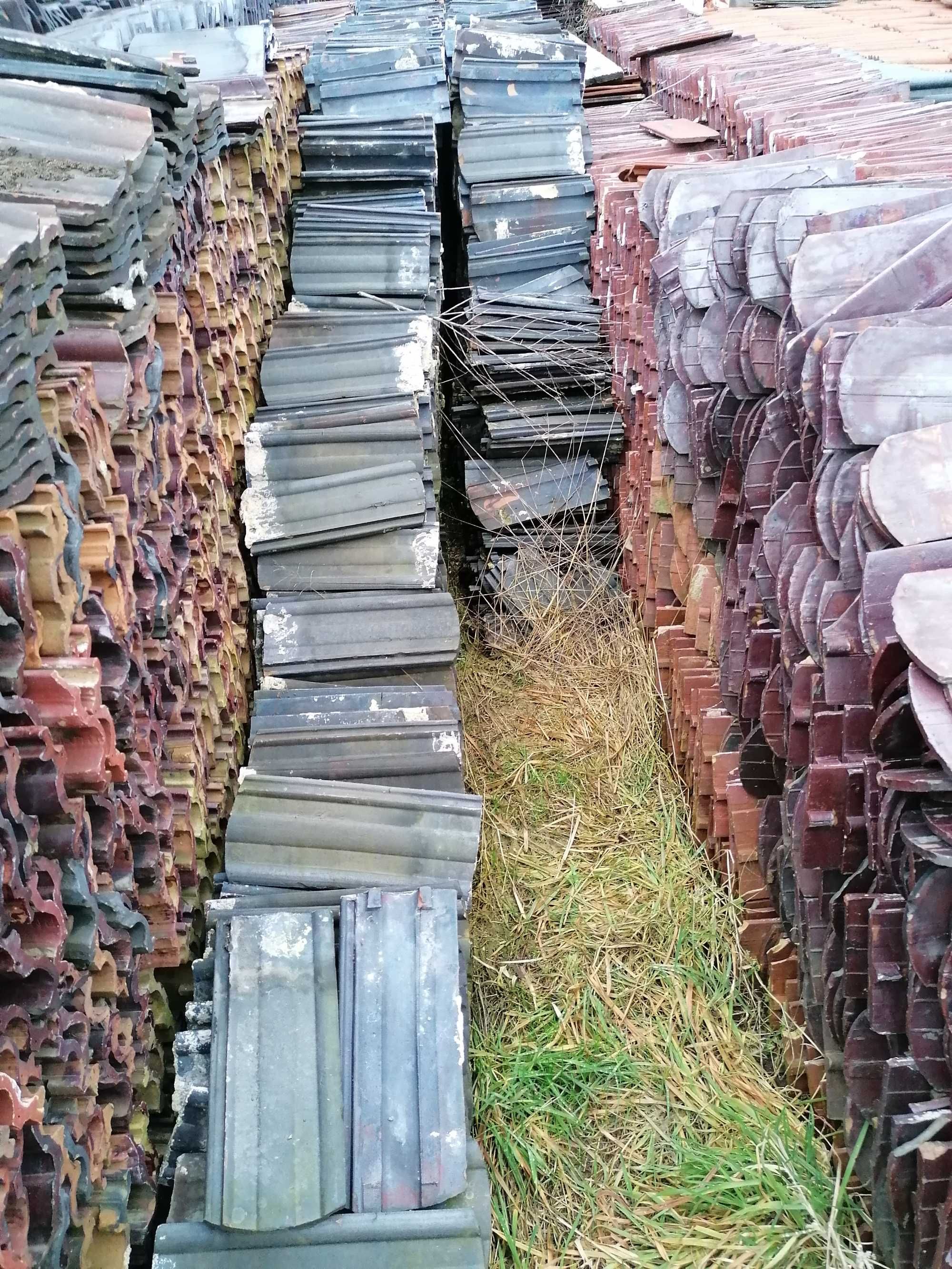 Dachówka zakładkowa ciągniona z demontażu. Stara zabytkowa ceramiczna