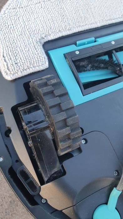 Robot sprzątający odkurzacz conga 2499