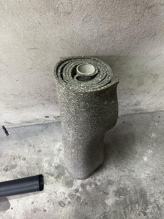 Mata wygłuszająca do ściany.