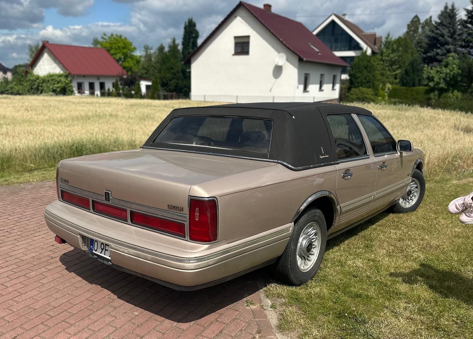 Lincoln Town Car Stan bardzo dobry , nowe opony nowe amortyzatory brak rdzy