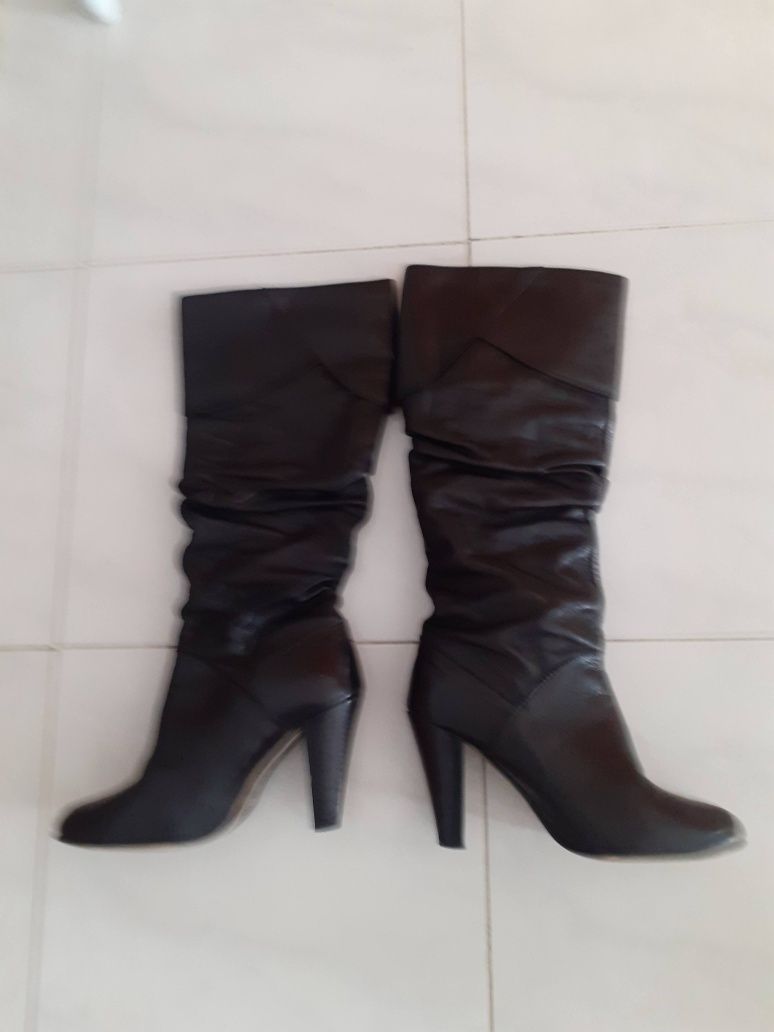 Botas pretas Cano Alto ( Bianca )