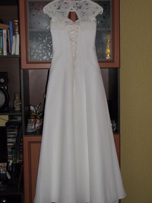 продам очень красивое свадебное платье ( цвет- айвори)