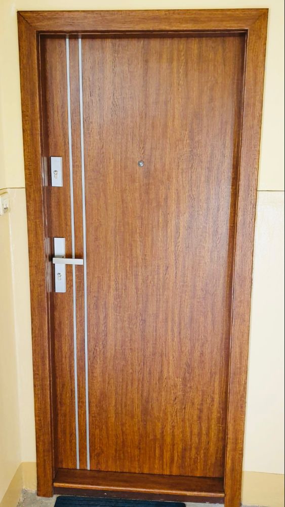 Montaż drzwi na starych futrynach Śląskie Fachowo !!