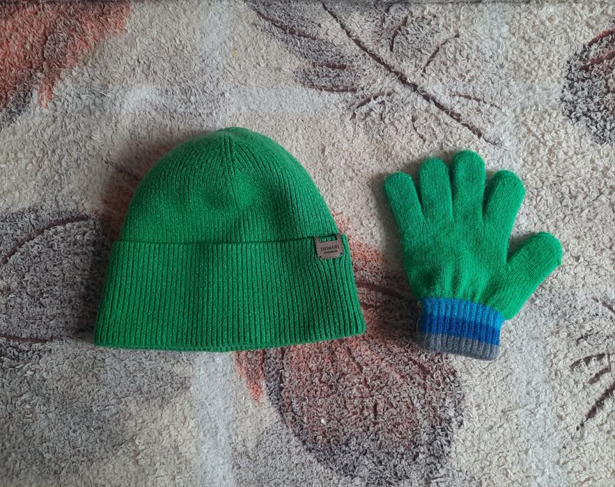 Женская кашемировая шапка с отворотом