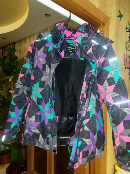 Женская куртка. Спортивная куртка.