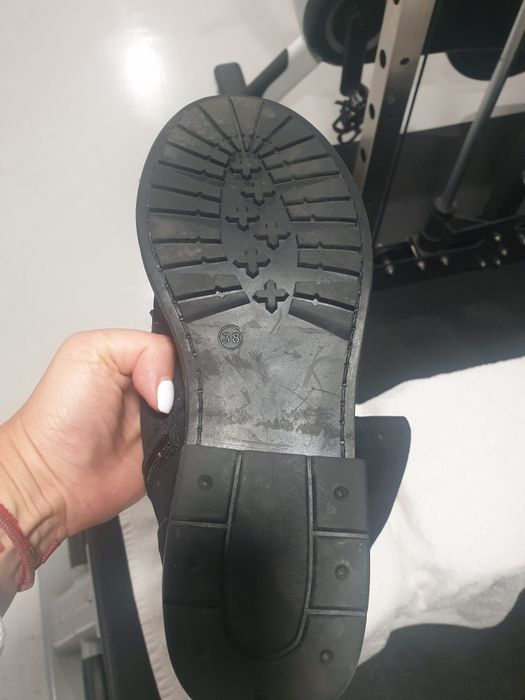 Botas de camurça da marca Emanuelle Vee, usados apenaa 2 vezes