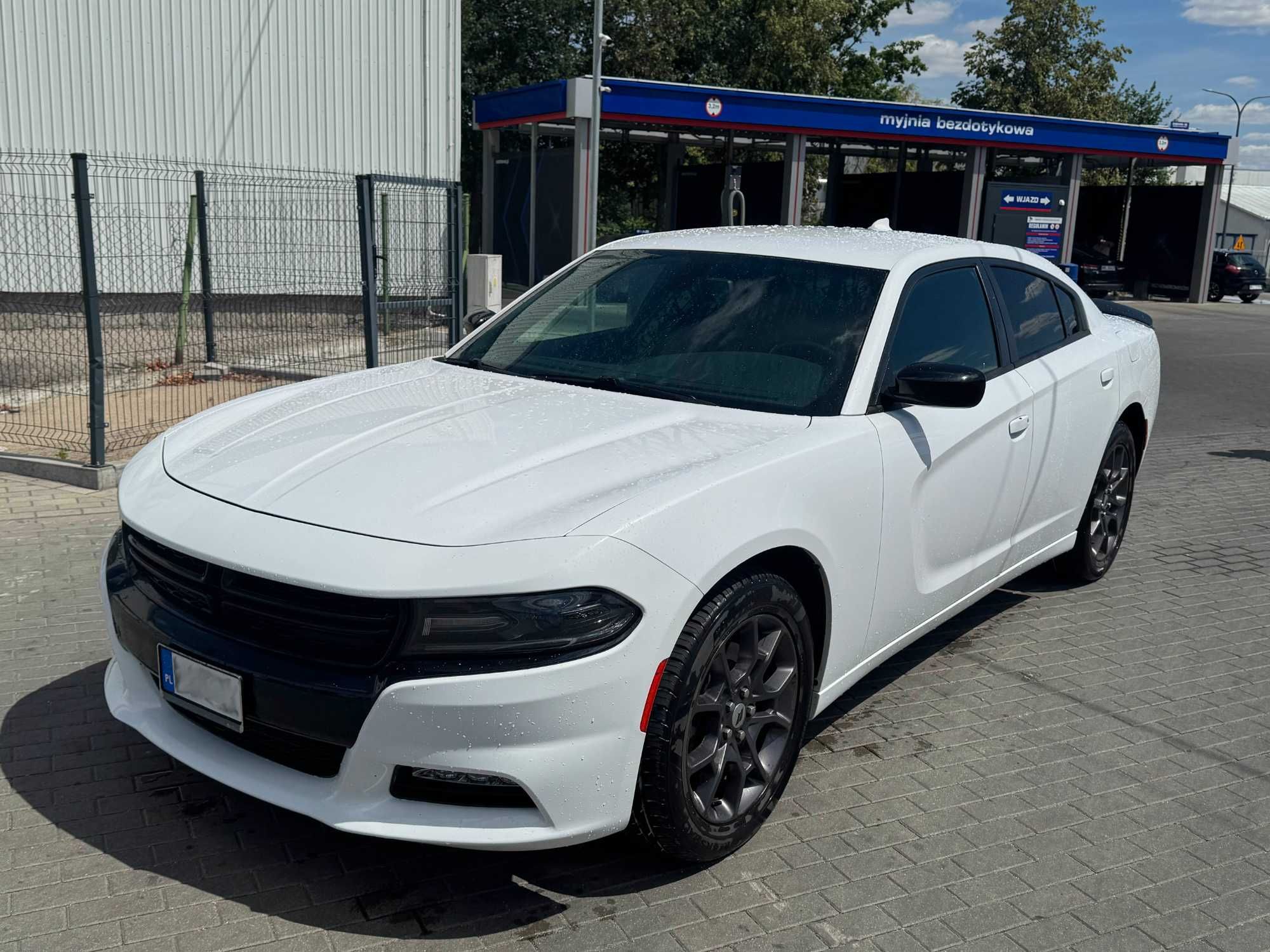 Auto do ślubu biały Dodge Charger 18'