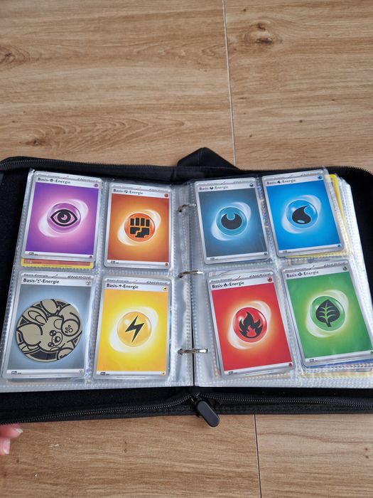 Album z kartami pokemon