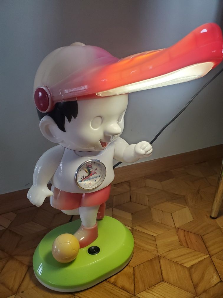 Oddam za czekoladę lub zelki. Lampka na biurko z piłkarzem