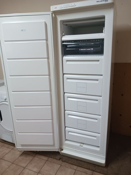 Vendo arca congeladora de gavetas AEG ...255 LITROS ,,,MEDIDAS 179 ALT