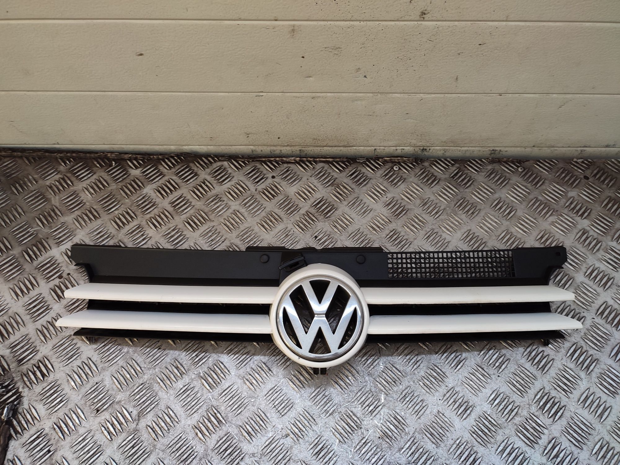 VW Golf IV grill atrapa zderzaka
