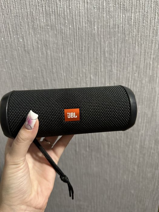 Продам колонку оригинал JBL FLIP 3