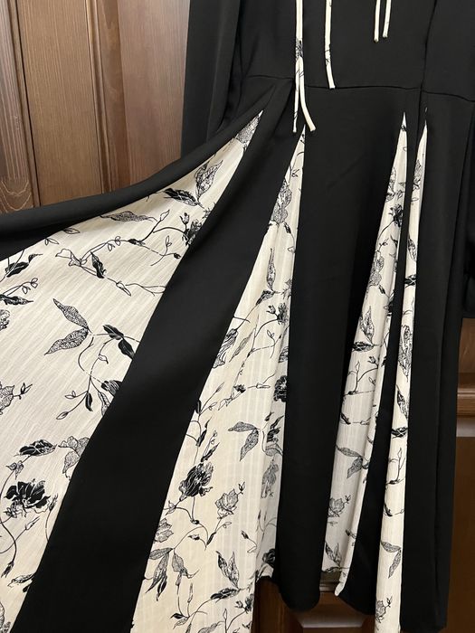 Сукня чорна з вставками