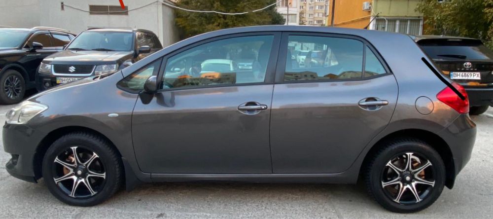 Продам Auris, асфальт, 1.6. Идеал