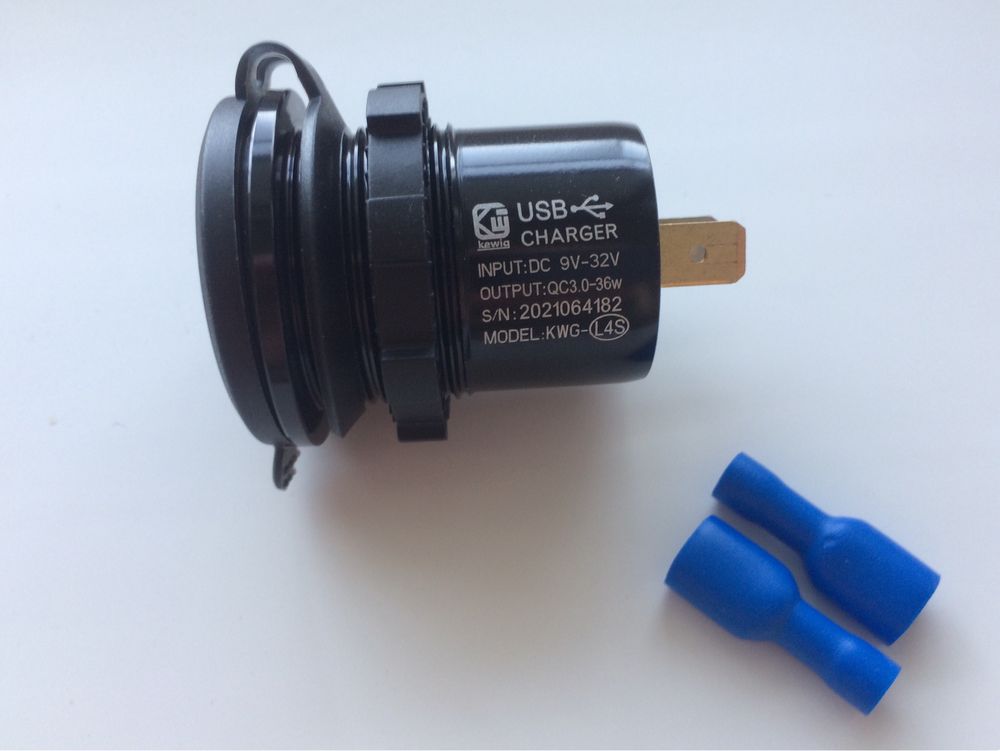 Автомобильная быстрая USB зарядка QC 3.0 с Вольтметром в авто 12 - 24V