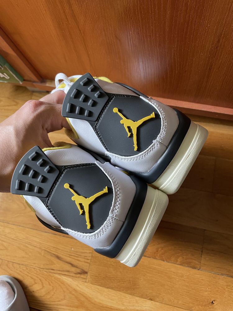 Air jordan 4 „vivid sulfur” (W)