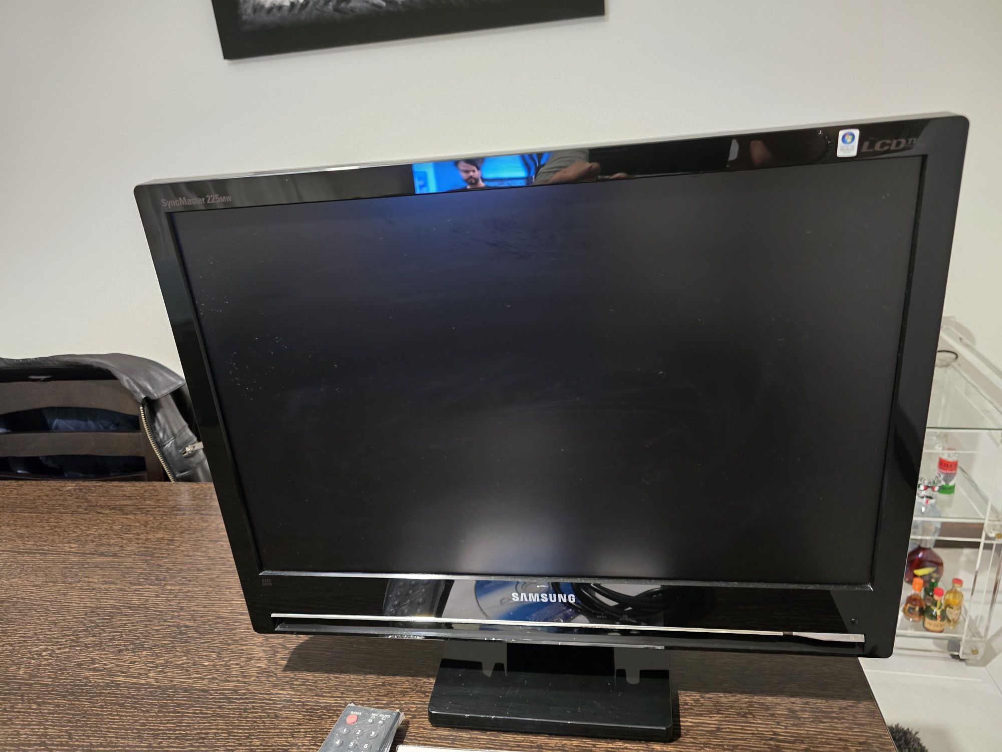 Vendo  duas  tv  está  a trabalhar