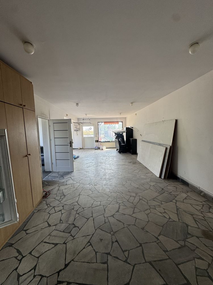 Hala Magazynowa,  pomieszczenia socjalne, duży plac