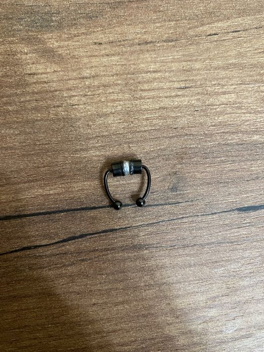 Фейк пирсинг на магнитах