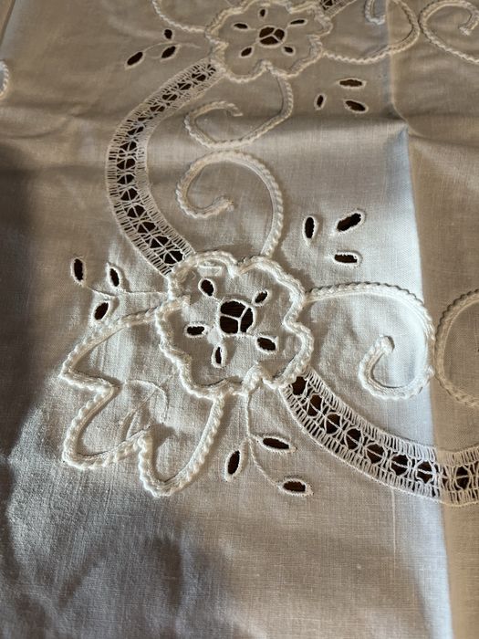 Toalha  quadrada bordada a maquina 75/75 cm