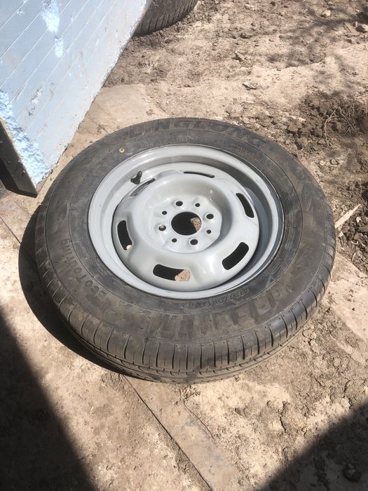 Запаска нова диск і шина