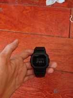 Casio G-SHOCK Czarny Kwadrat – Klasyczny Design i Wytrzymałość