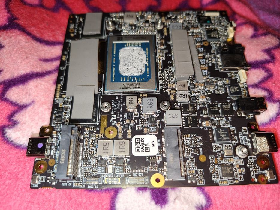 Komputer do gier Acer Ryzen 7 8840HS 16GB DDR5 Rog Ally Deck Legion Go