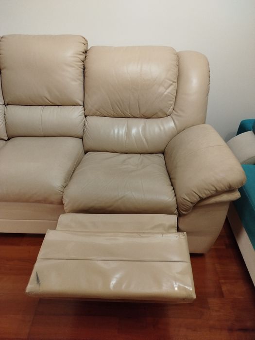 Sofá com relex em pele