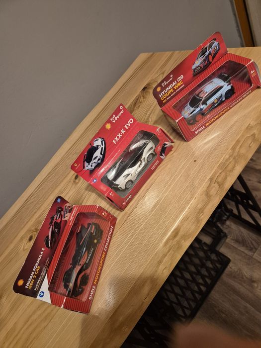 Kolekcjonerskie samochodziki z serii Shel V-Power