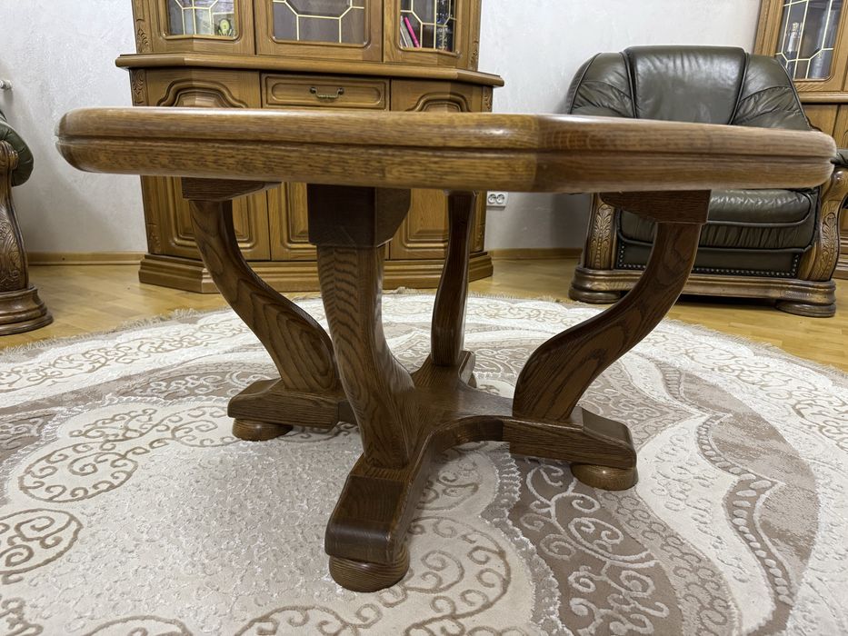 Антикварні столики журнальні