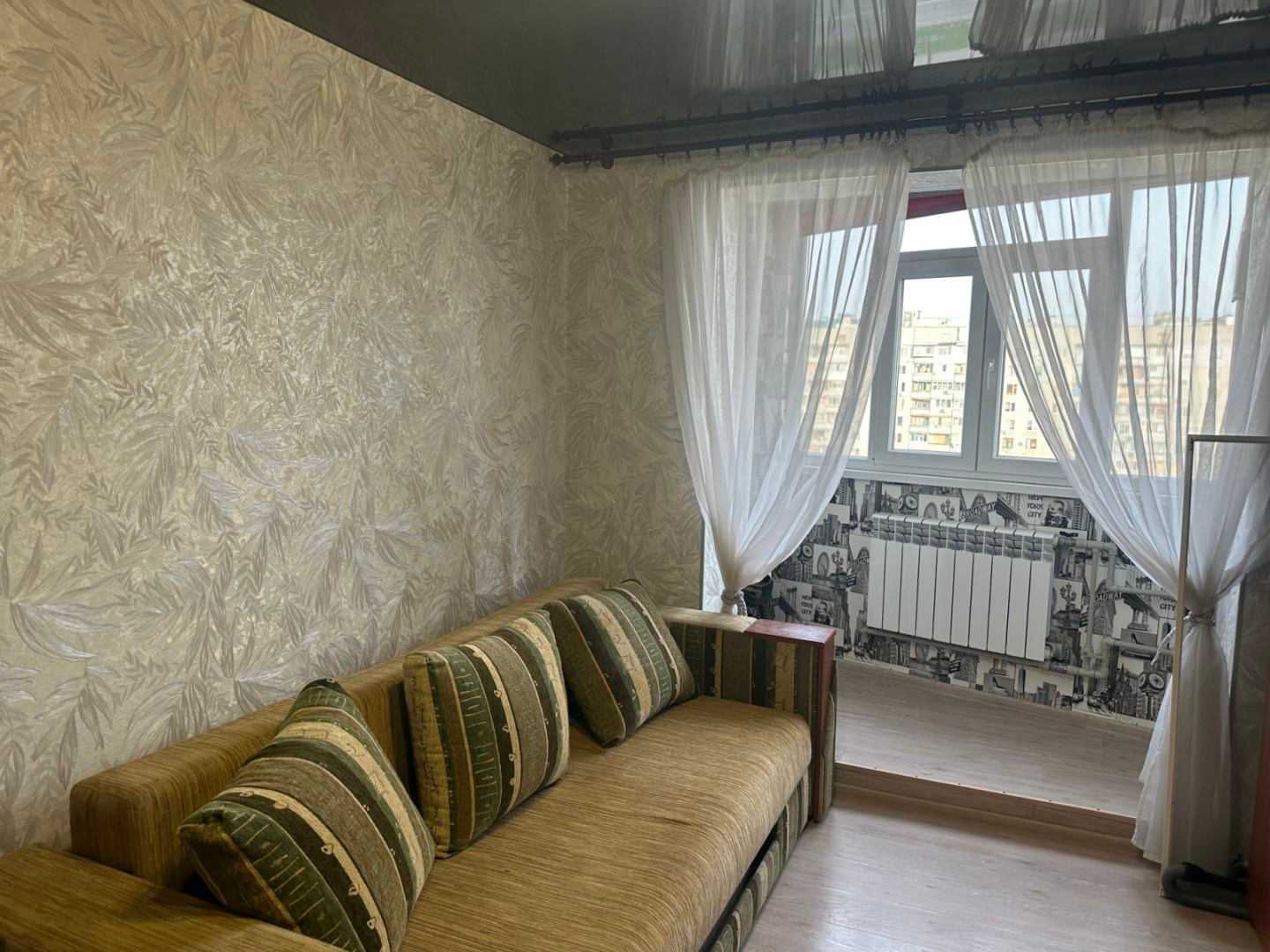 Продам 1 к. изол. квартиру в пешей доступности от метро Ак. Павлова
