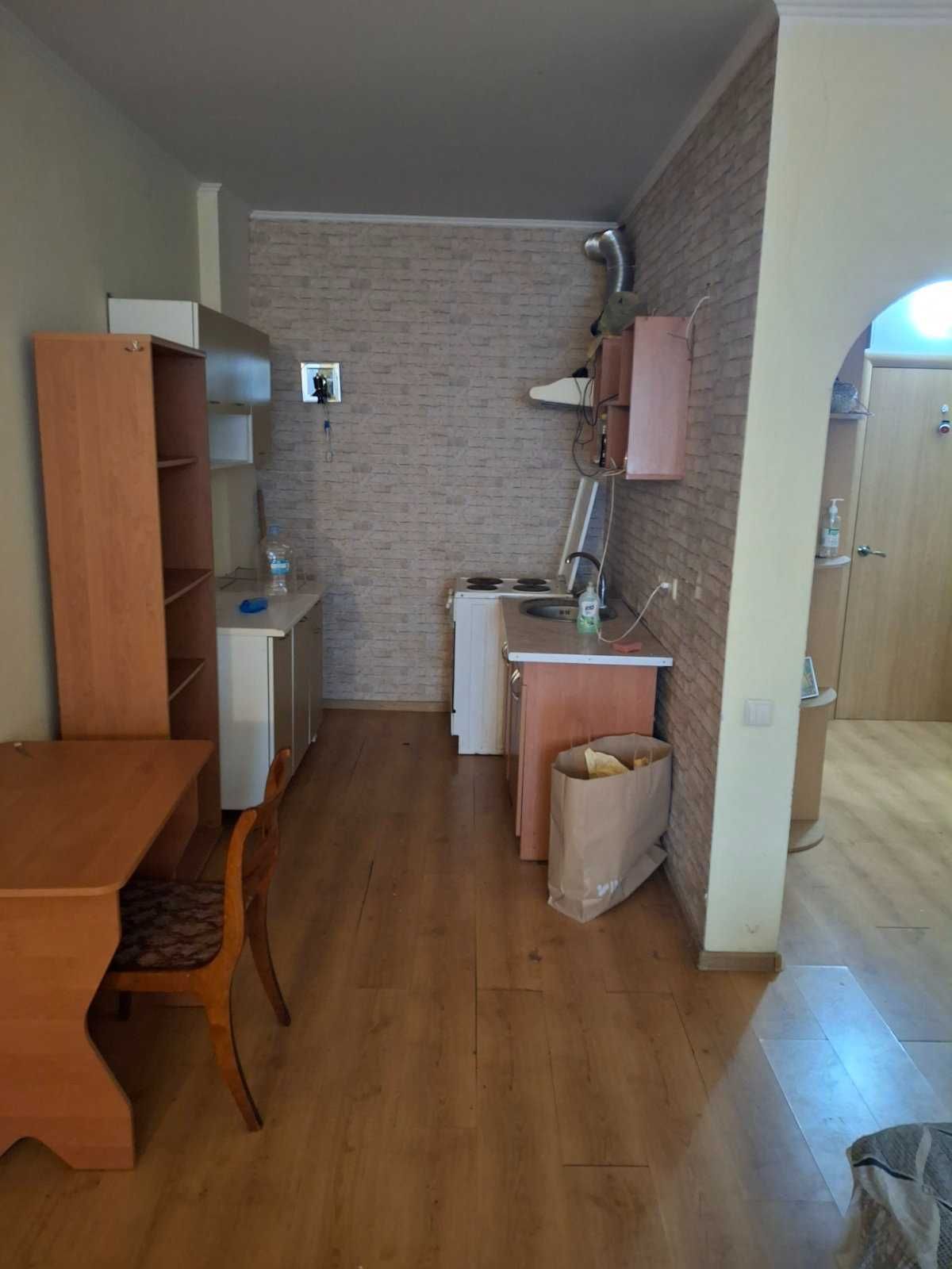 (13/4)  ТЕРМІНОВО! Продам простору 1-кімн квартиру в Одесі на Таїрова