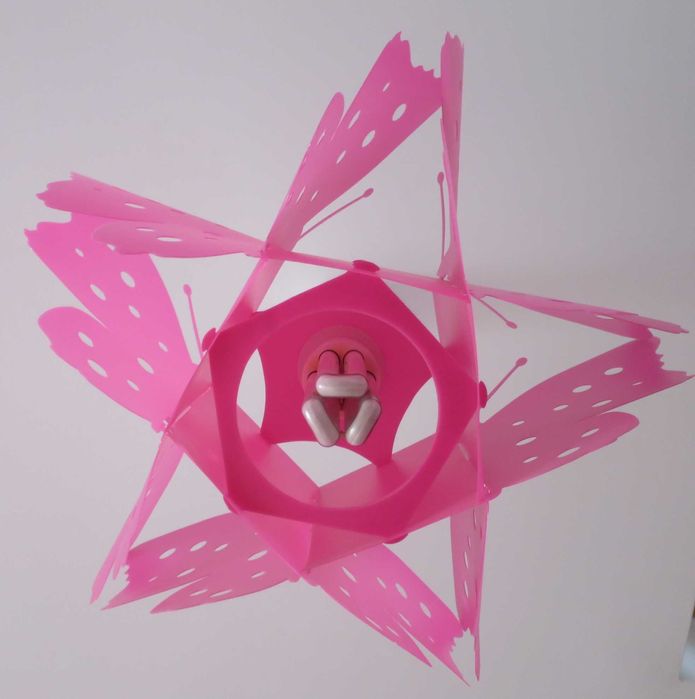 Candeeiro de quarto de criança com borboletas